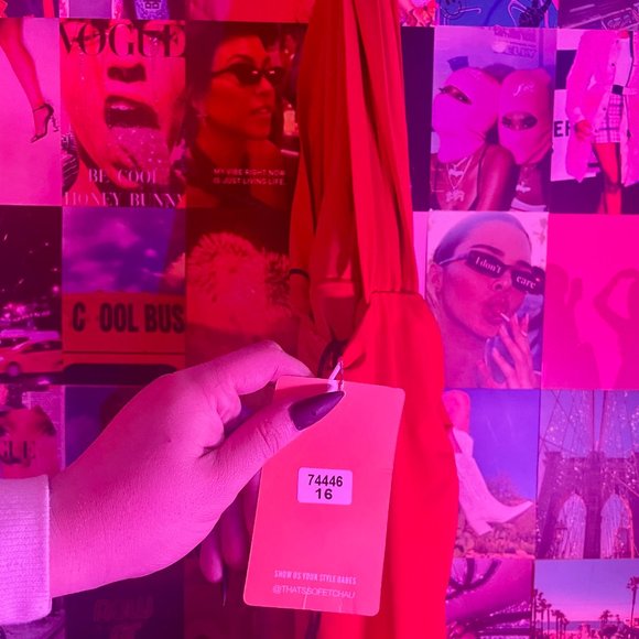 Plunging ruched party dress - Picture 3 of 4